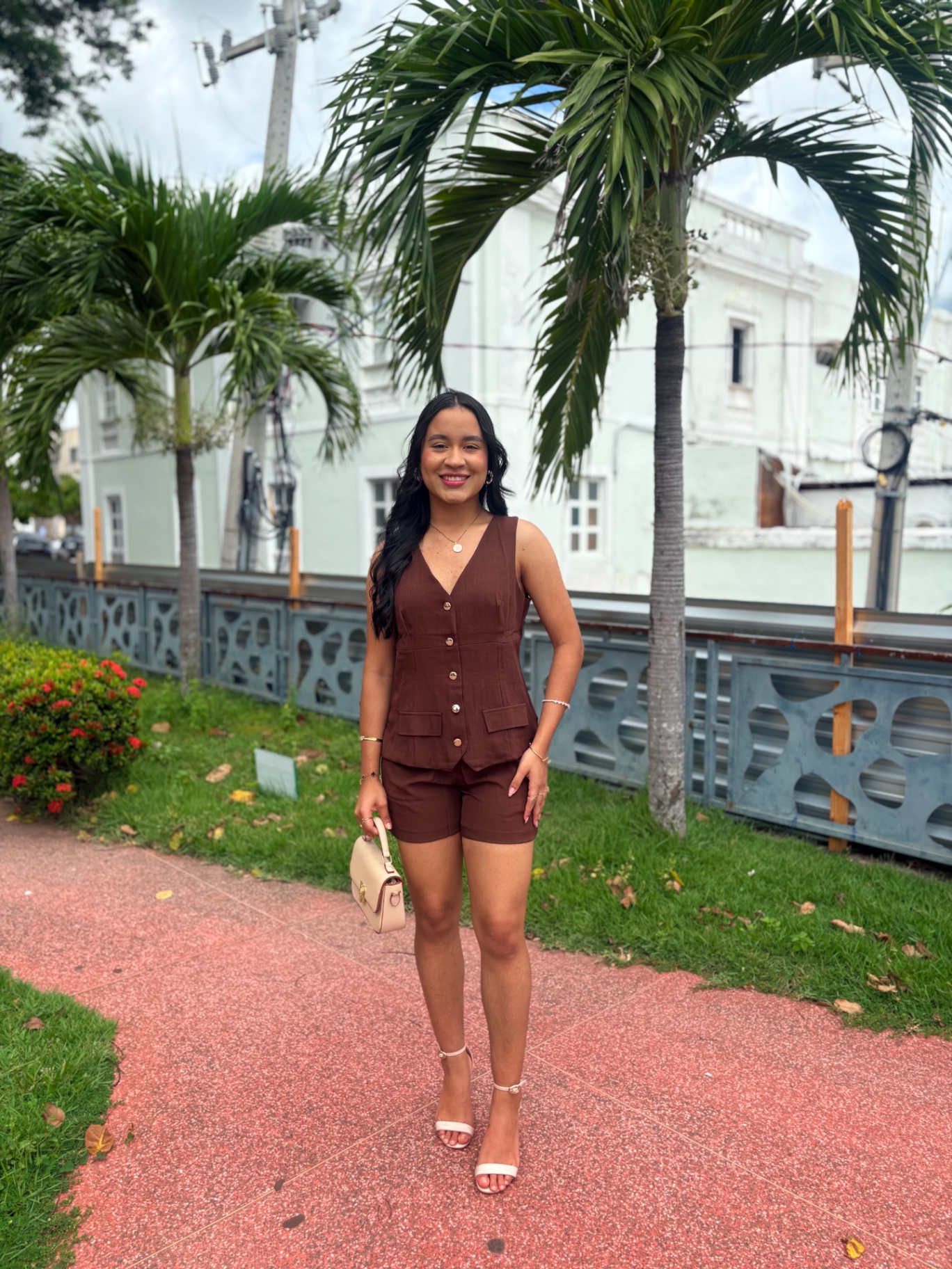 Conjunto Thalita Marrom Colete + Short — Conjuntos feminino Sarah Modas Slz São Luís